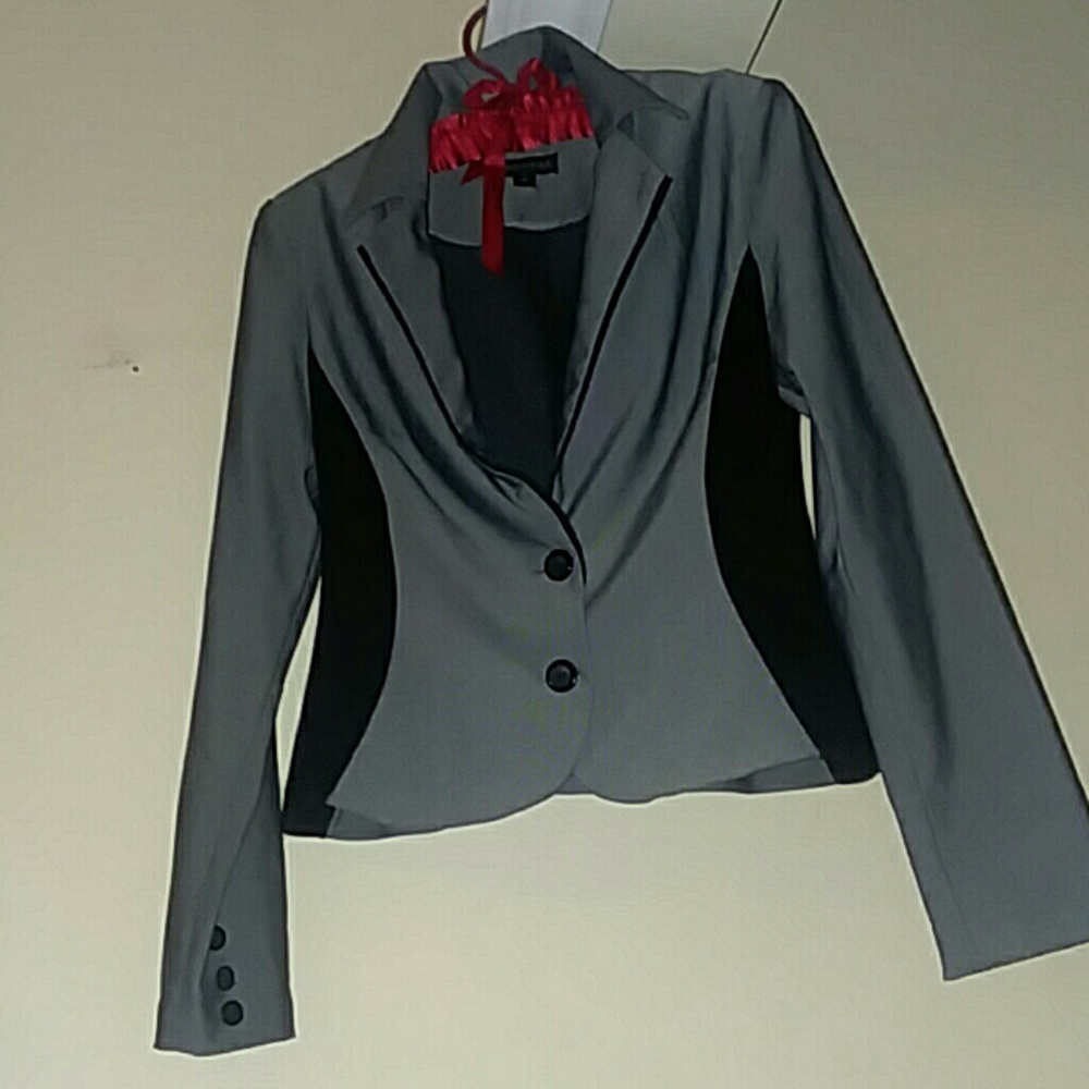 ⭐️ RAMPAGE Great Gray w/Blk Jacket